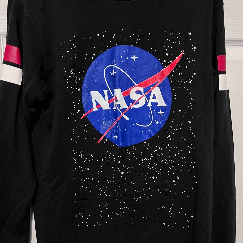 Akademiks black nasa shirt in large
